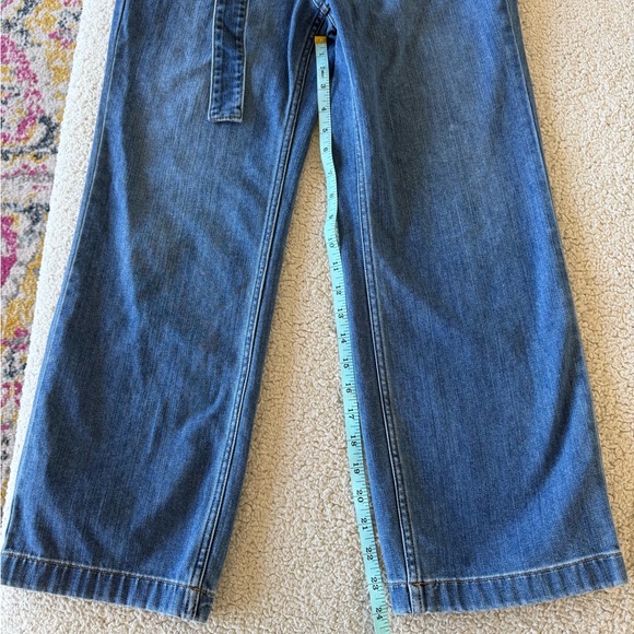 White House Black Market Blue Cropped Jeans with D-Ring Belt - Picture 4 of 7